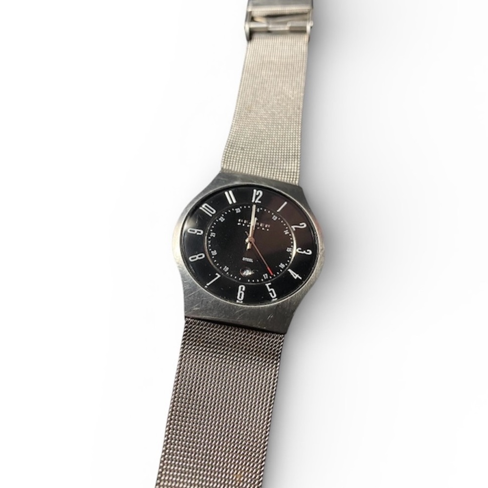 SKAGEN DENMARK 233XLSSB SLIM WRIST MEN'S WATCH BLACK DIAL SILVER COLOR *Needs Ba